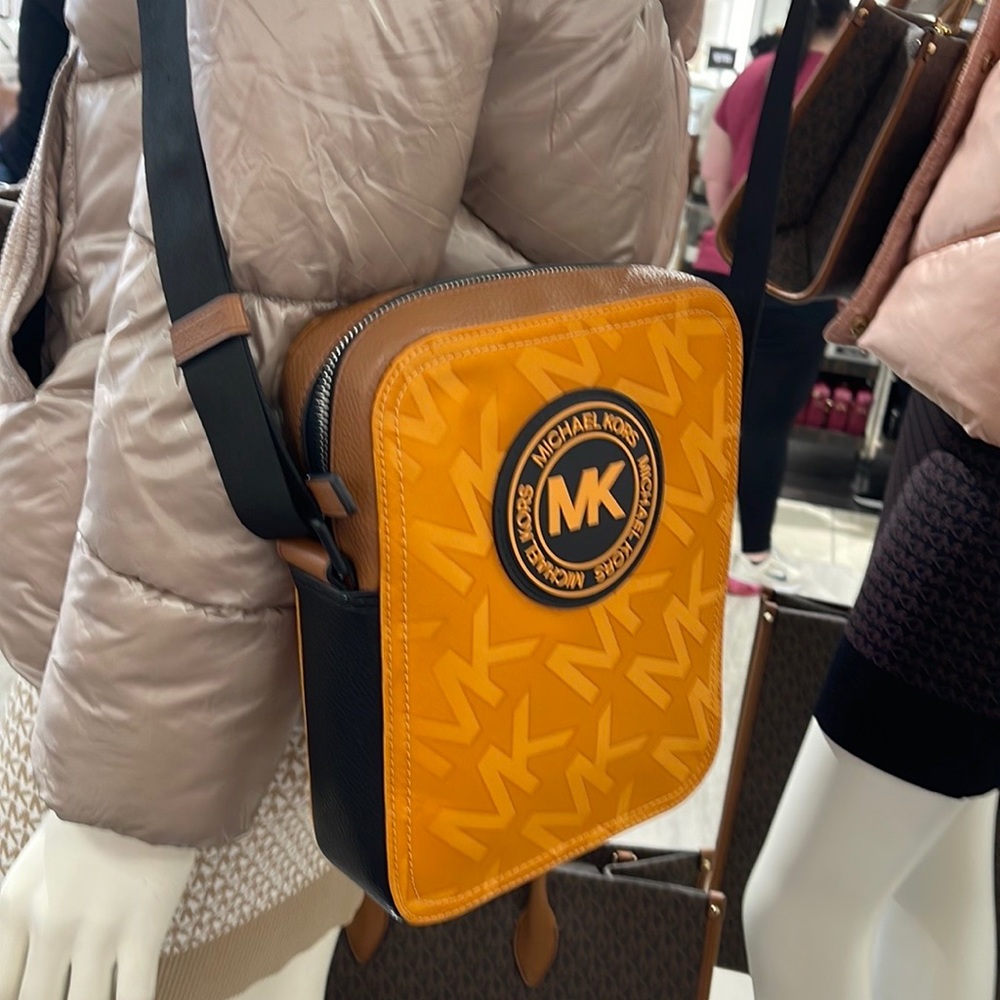 Michael Kors Kent Flight Bag Crossbody Honey Comb - Picture 13 of 16